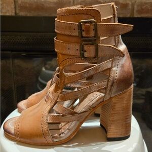 New Freebird Tiara heel sandale size 7